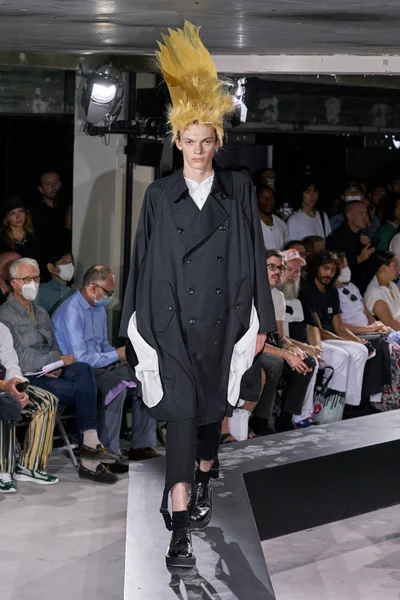 Look 11
